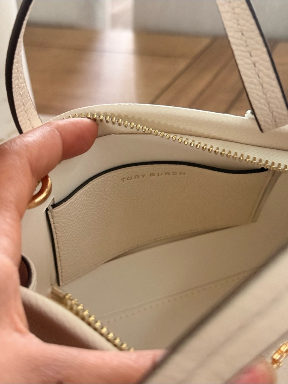New tory burch Blake mini leather tote with thick strap in new ivory color - Picture 8 of 10